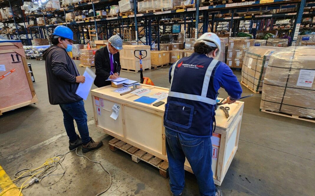 Repatriar a un ser querido: la compleja coordinación entre aerolíneas y embajadas que sostiene el último viaje